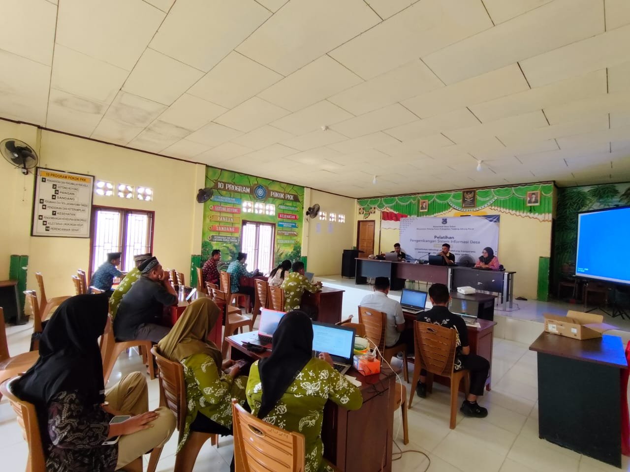Peningkatan Kapasitas Perangkat Desa dengan Pelatihan Sistem Informasi Desa di Kabupaten Muaro Jambi